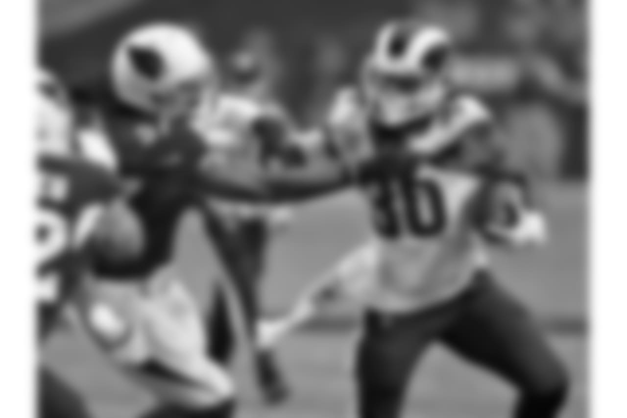LB Josh Bynes tackles Rams RB Todd Gurley