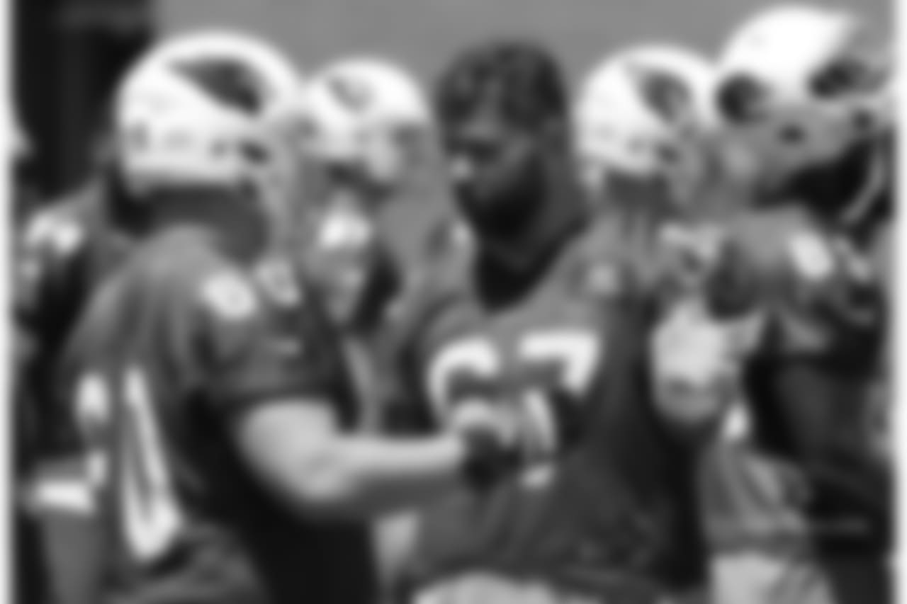 G Justin Pugh (right) dispenses advice to rookie lineman Will House