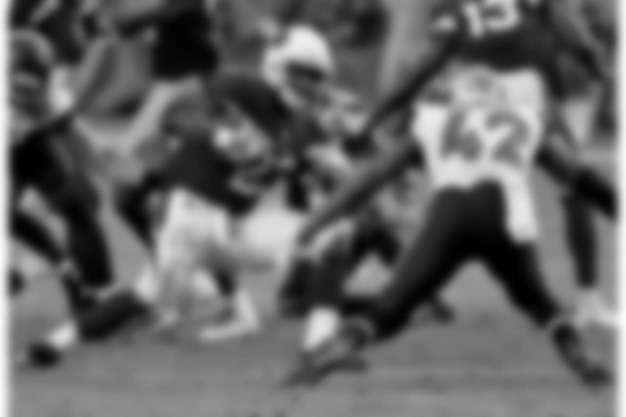 RB Adrian Peterson with the carry