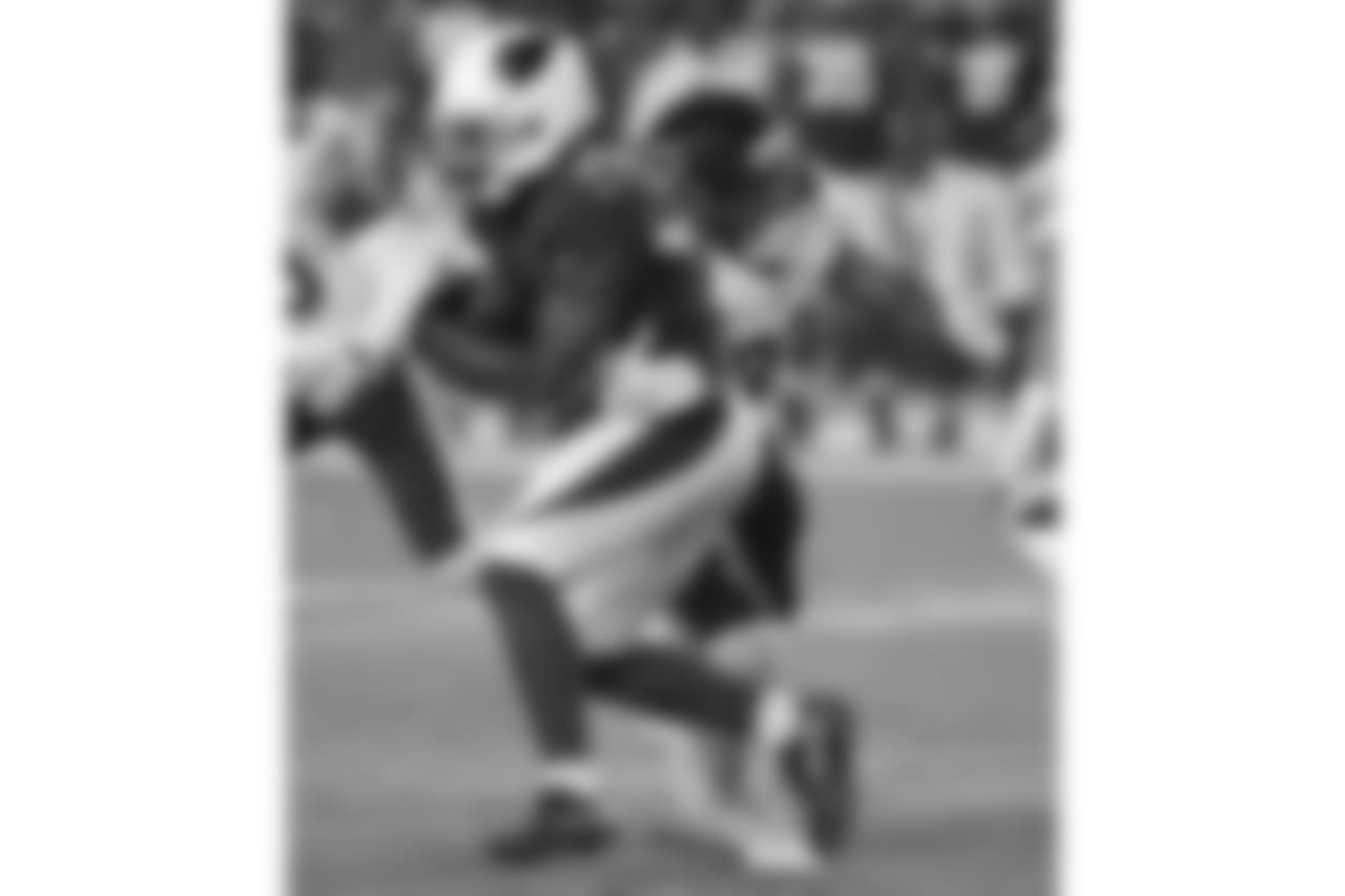 RB Kerwynn Williams on the carry