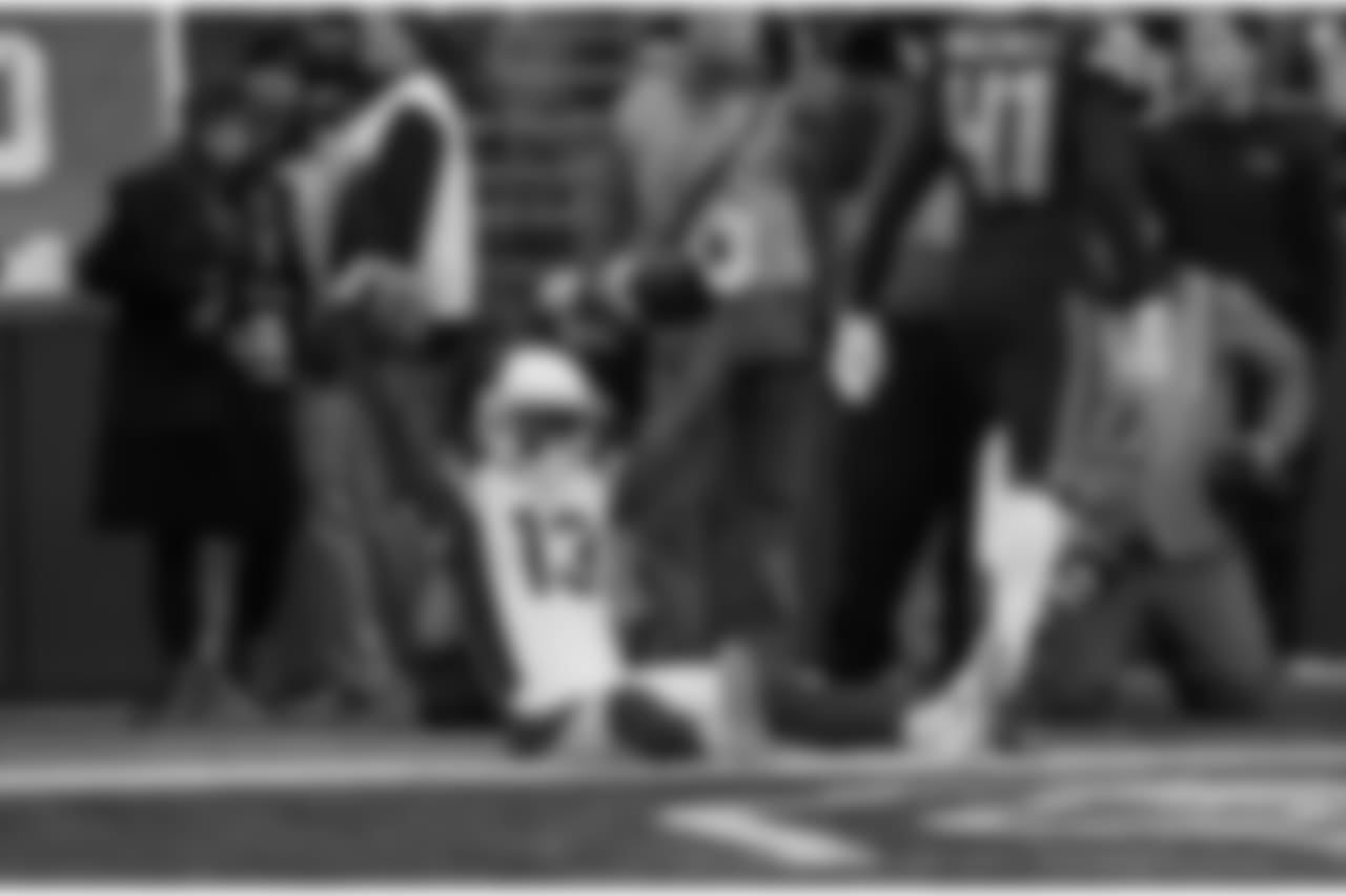 WR Jaron Brown catches a touchdown
