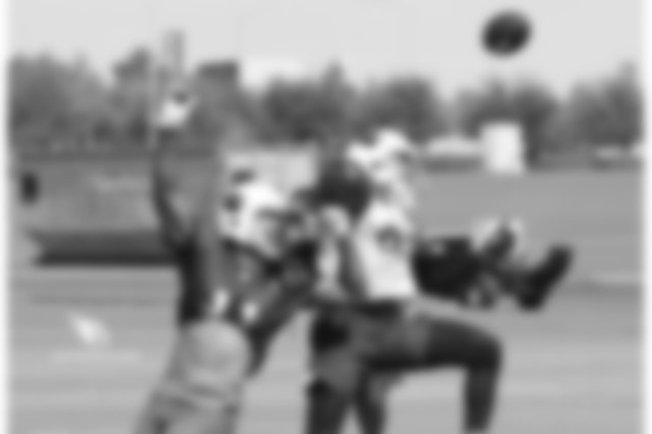 S Tyvon Branch (right) deflects a ball from WR Larry Fitzgerald