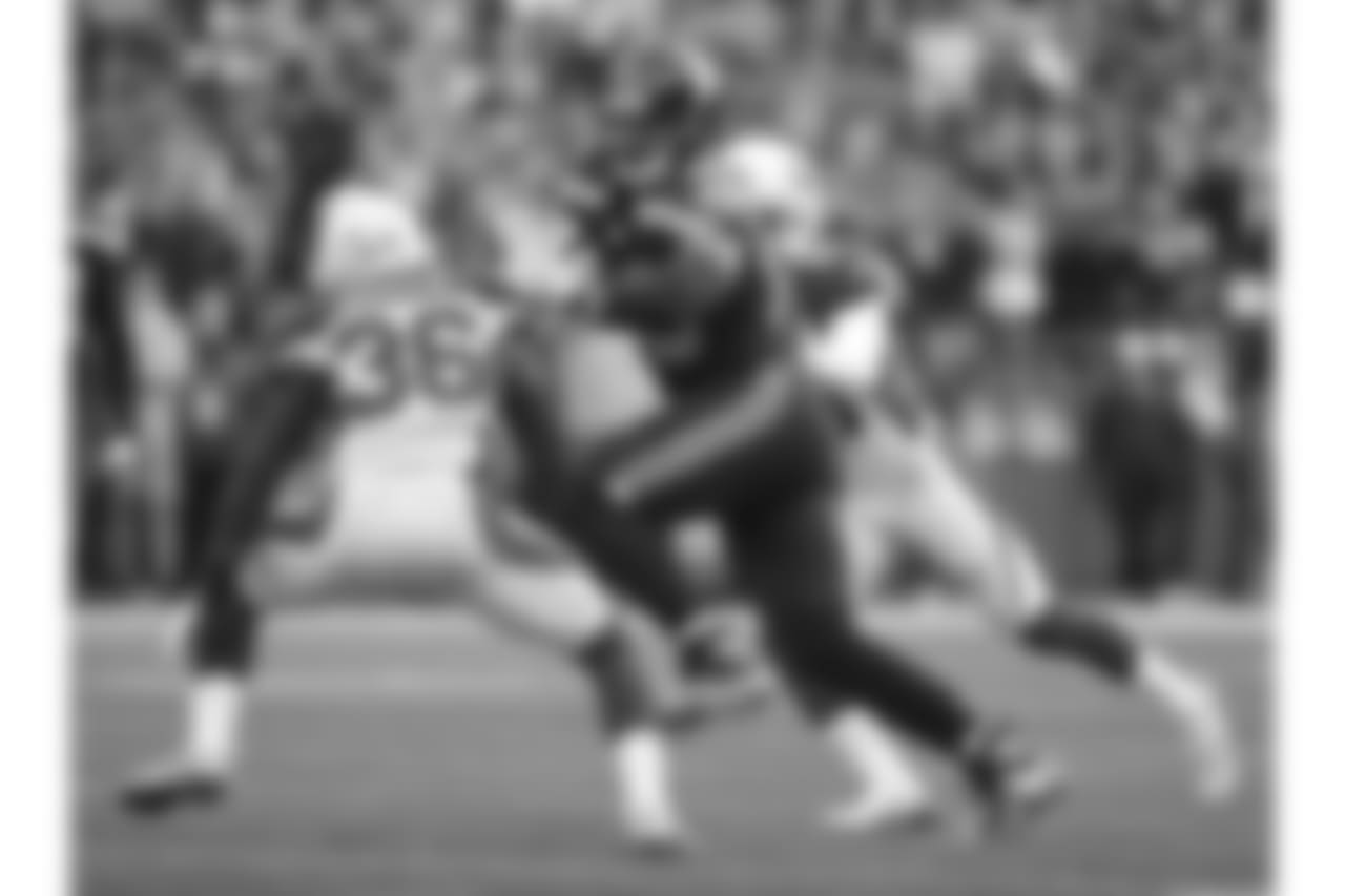 Seahawks TE Jimmy Graham with the stiff arm on Cardinals S Budda Baker