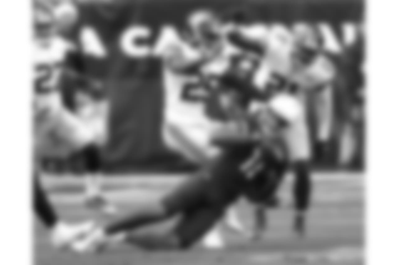 WR Larry Fitzgerald makes a tough catch on a flea-ficker
