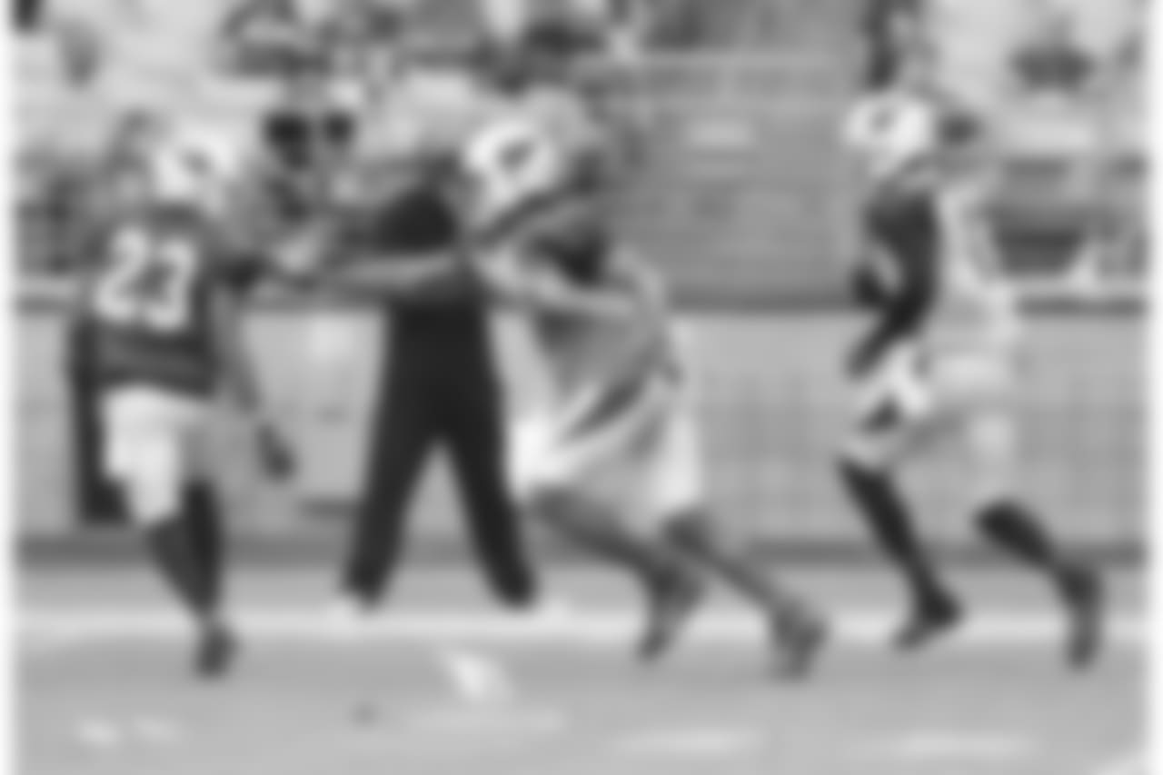 WR Larry Fitzgerald blocks for WR Jaron Brown