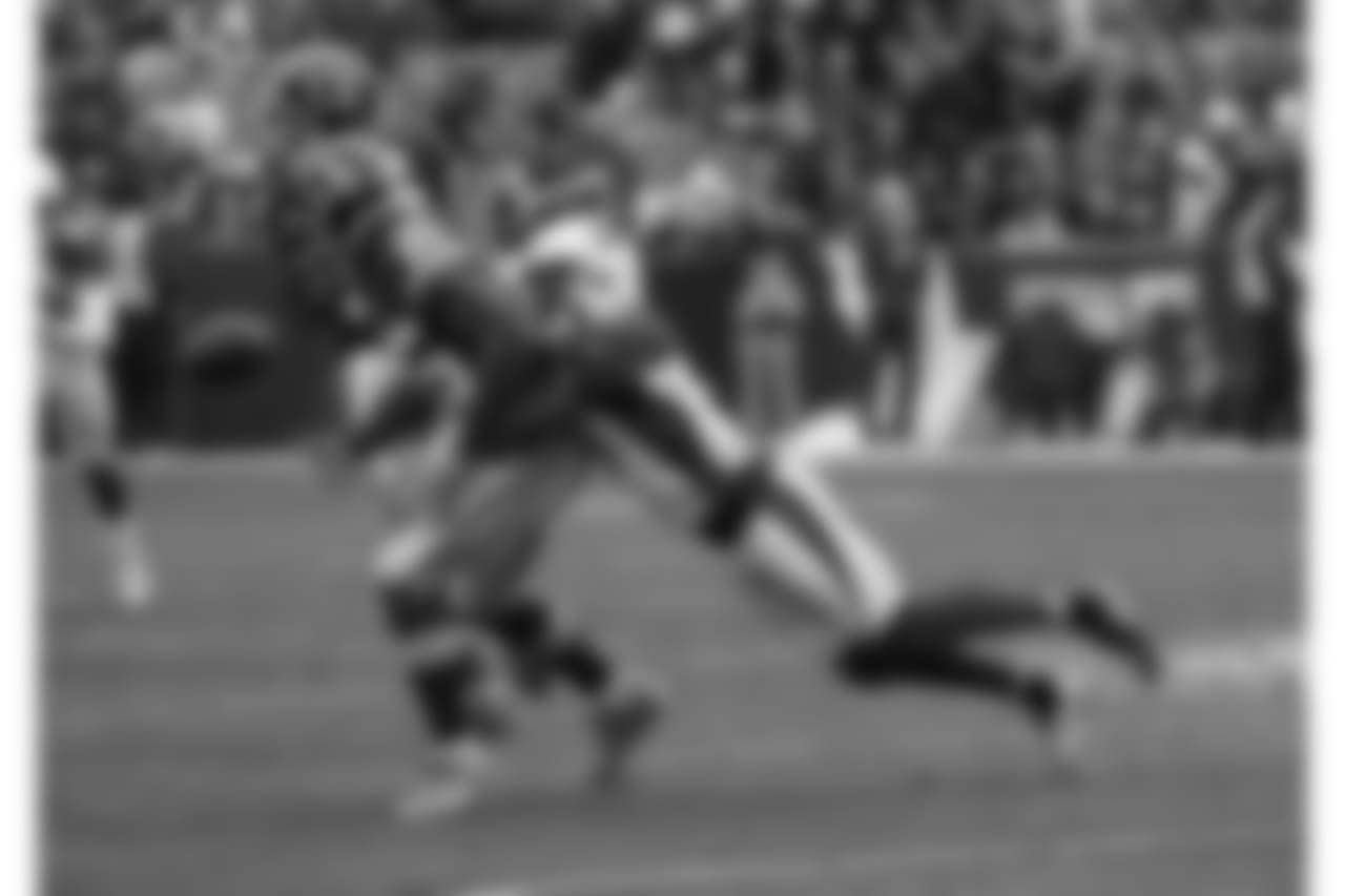 S Antoine Bethea forces a fumble