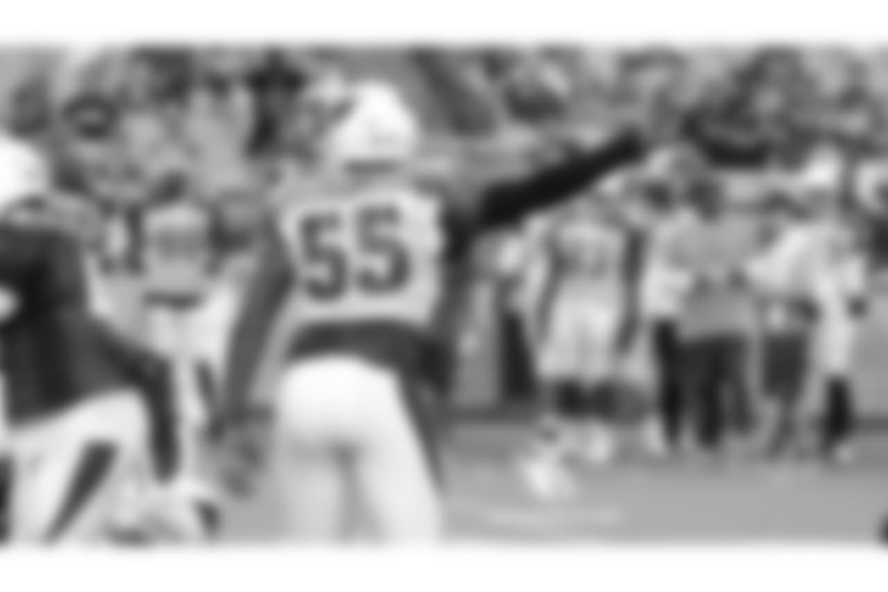 DE Chandler Jones signals a turnover