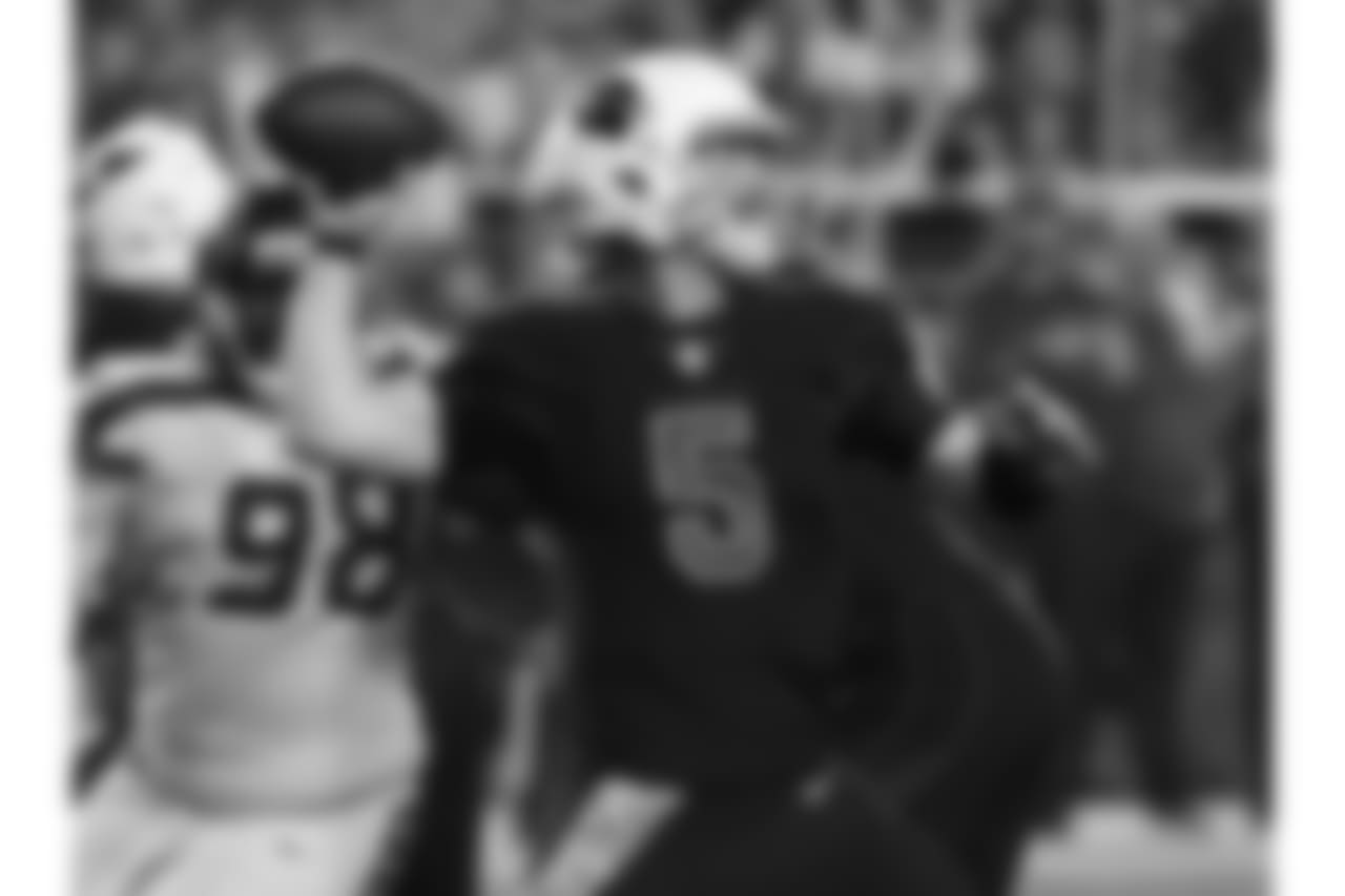 QB Drew Stanton with the throw