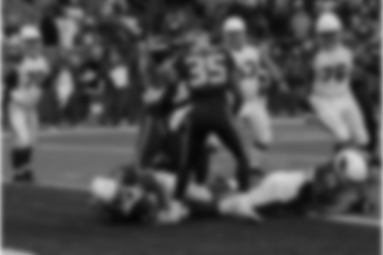 RB David Johnson crosses the goal line for a touchdown