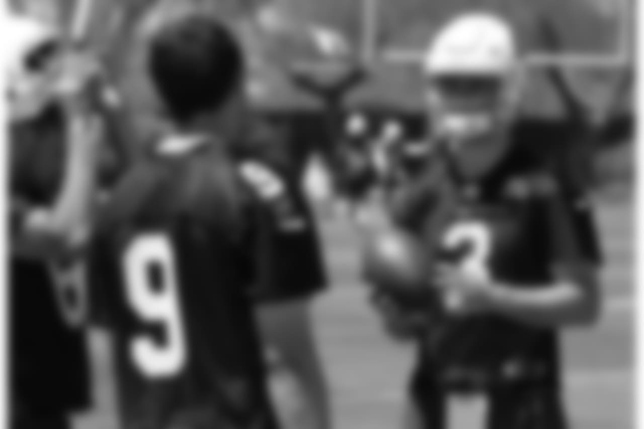 QB Josh Rosen (right) chats with QB Sam Bradford