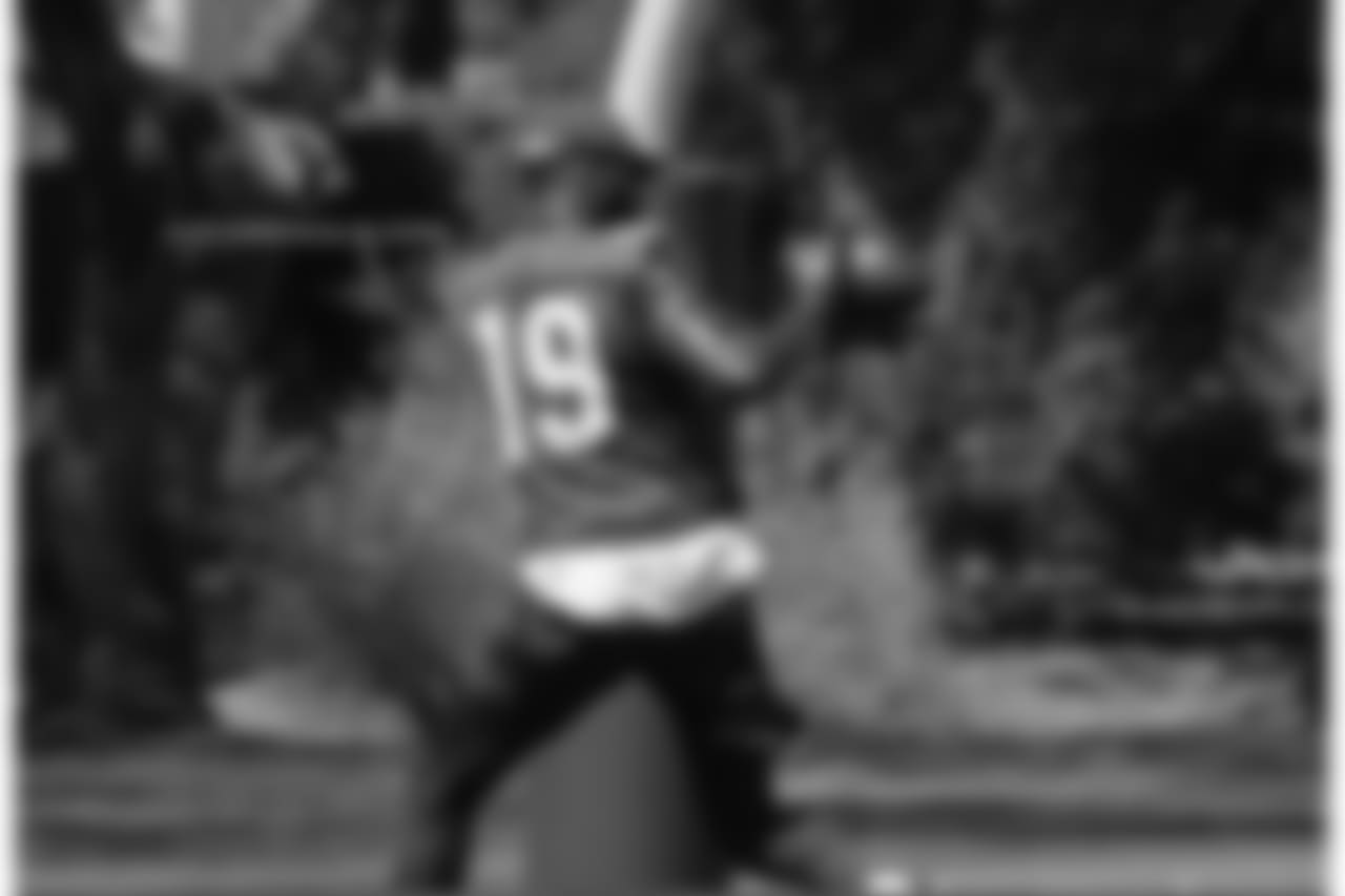 WR Carlton Agudosi