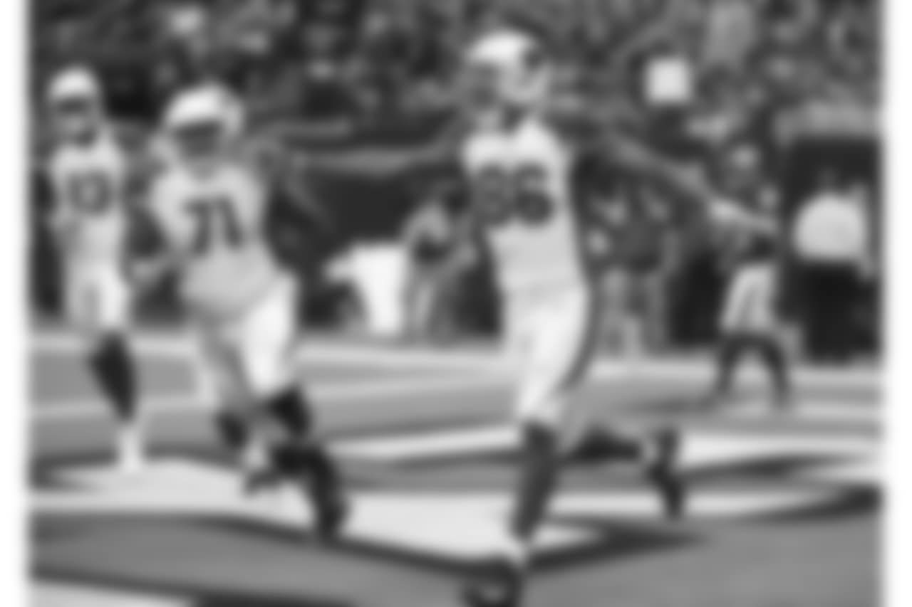 TE Ricky Seals-Jones celebrates his second touchdown