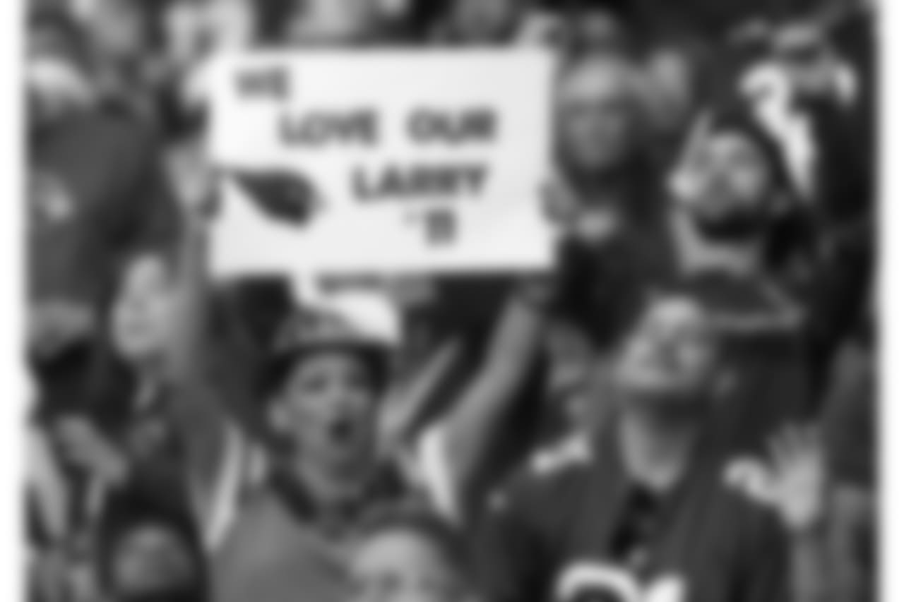 Cardinals fans show their love for Larry Fitzgerald