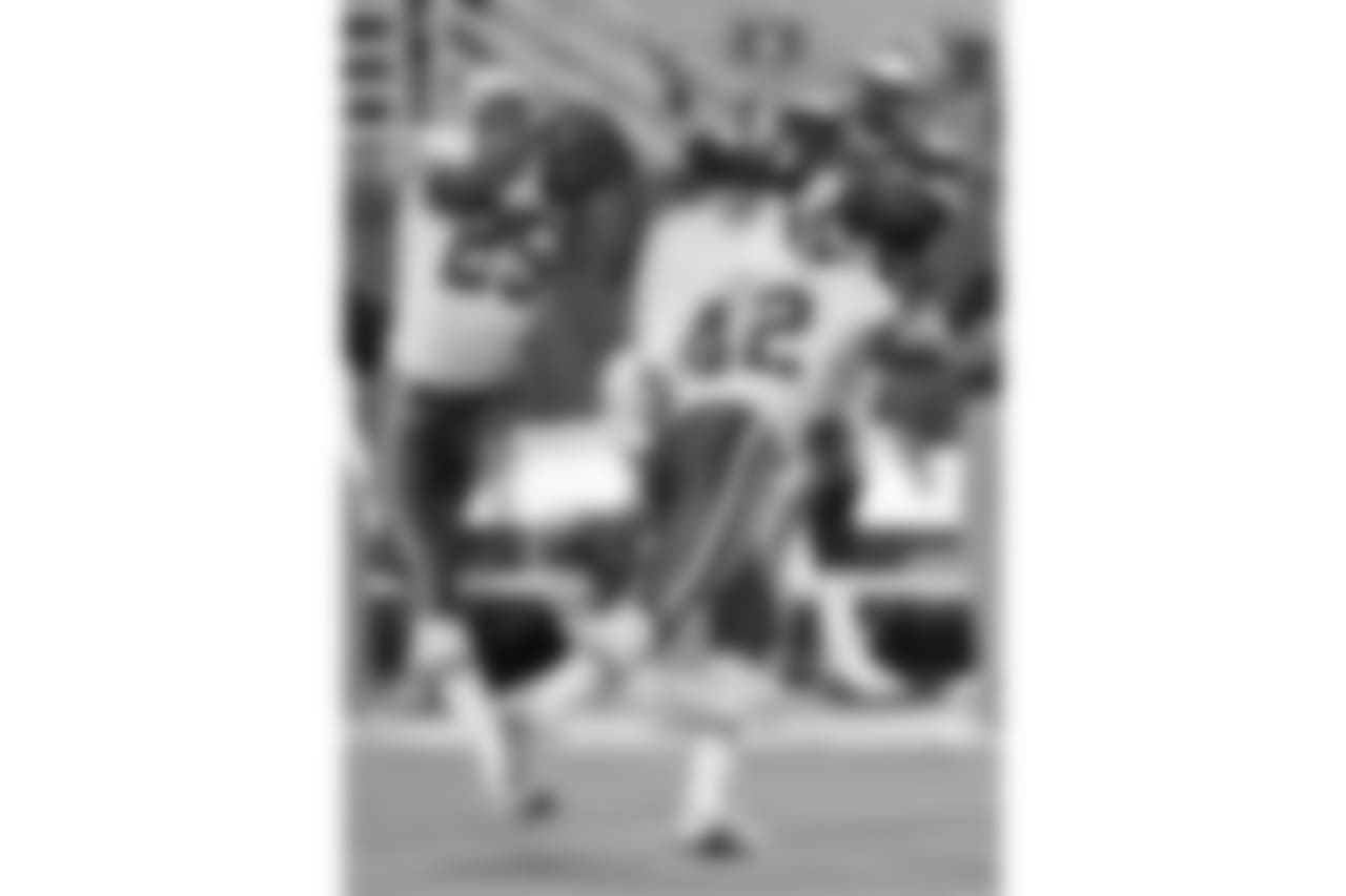 2000: DB Corey Chavous picks off a pass