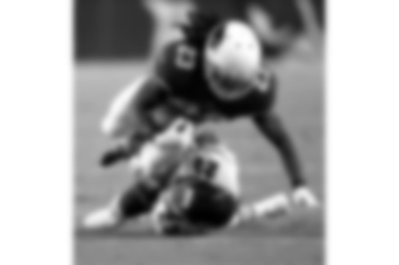RB Chris Johnson dives forward