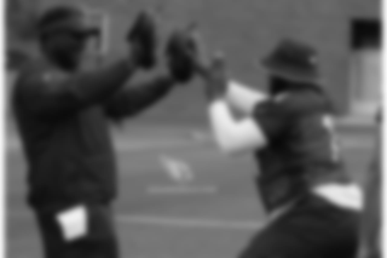 OL coach Ray Brown works with Andre Smith
