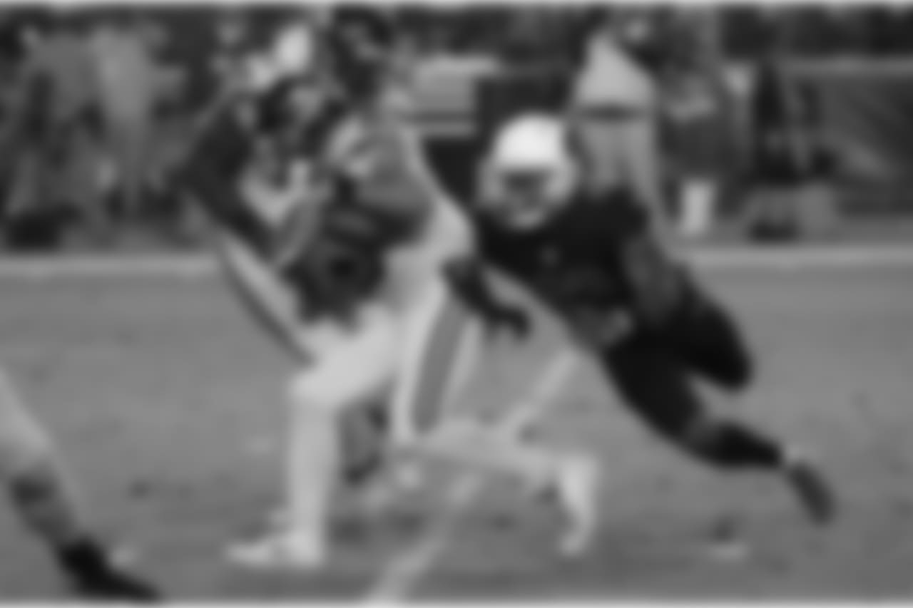 LB Haason Reddick rushes QB Russell Wilson