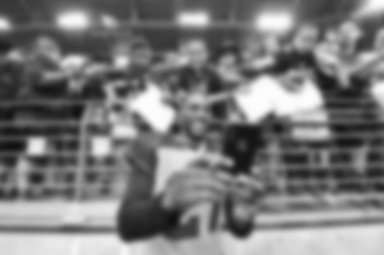 CB Patrick Peterson takes a selfie with the fans