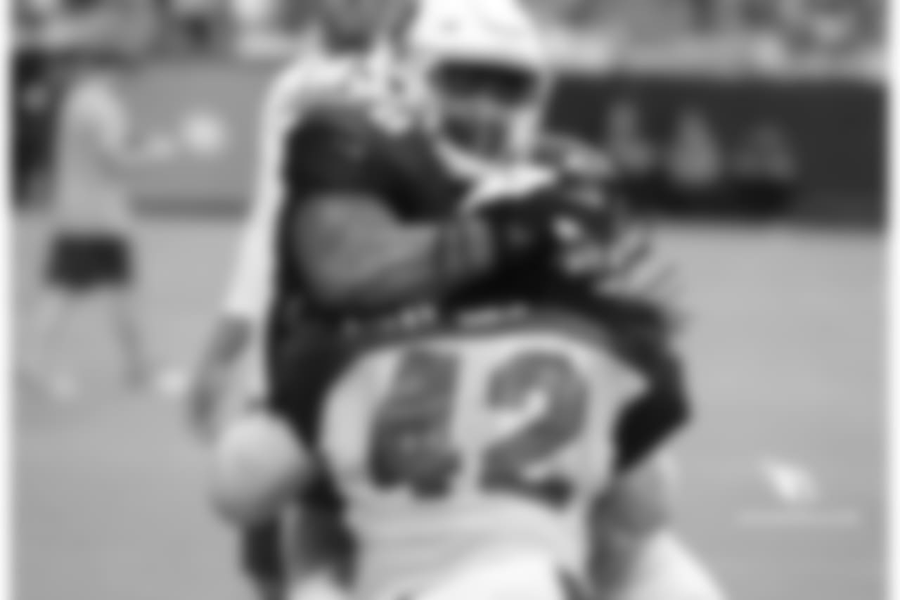 T Givens Price in a blocking drill