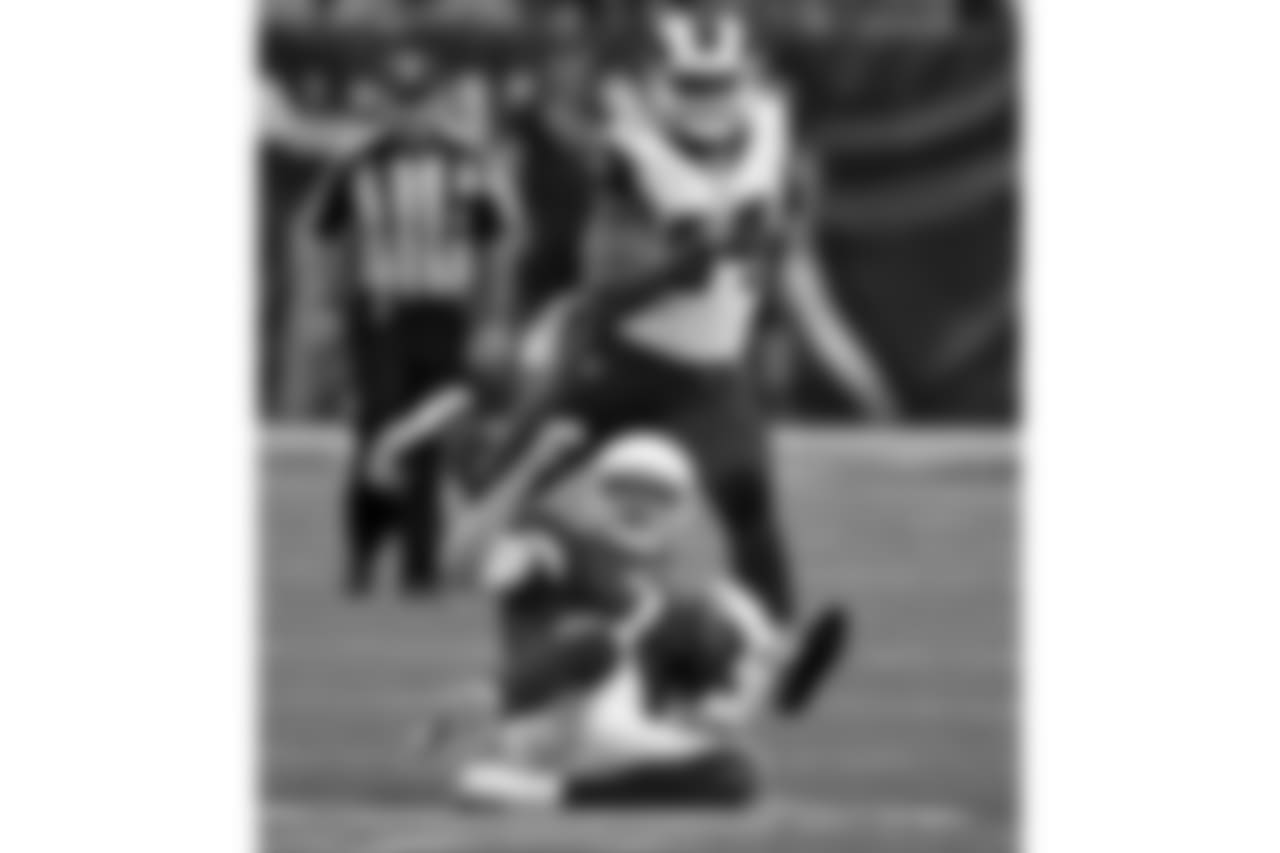 Blaine Gabbert slides for the first down