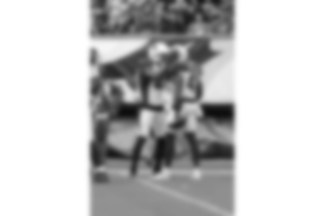 S Antoine Bethea picks off a pass against the Eagles