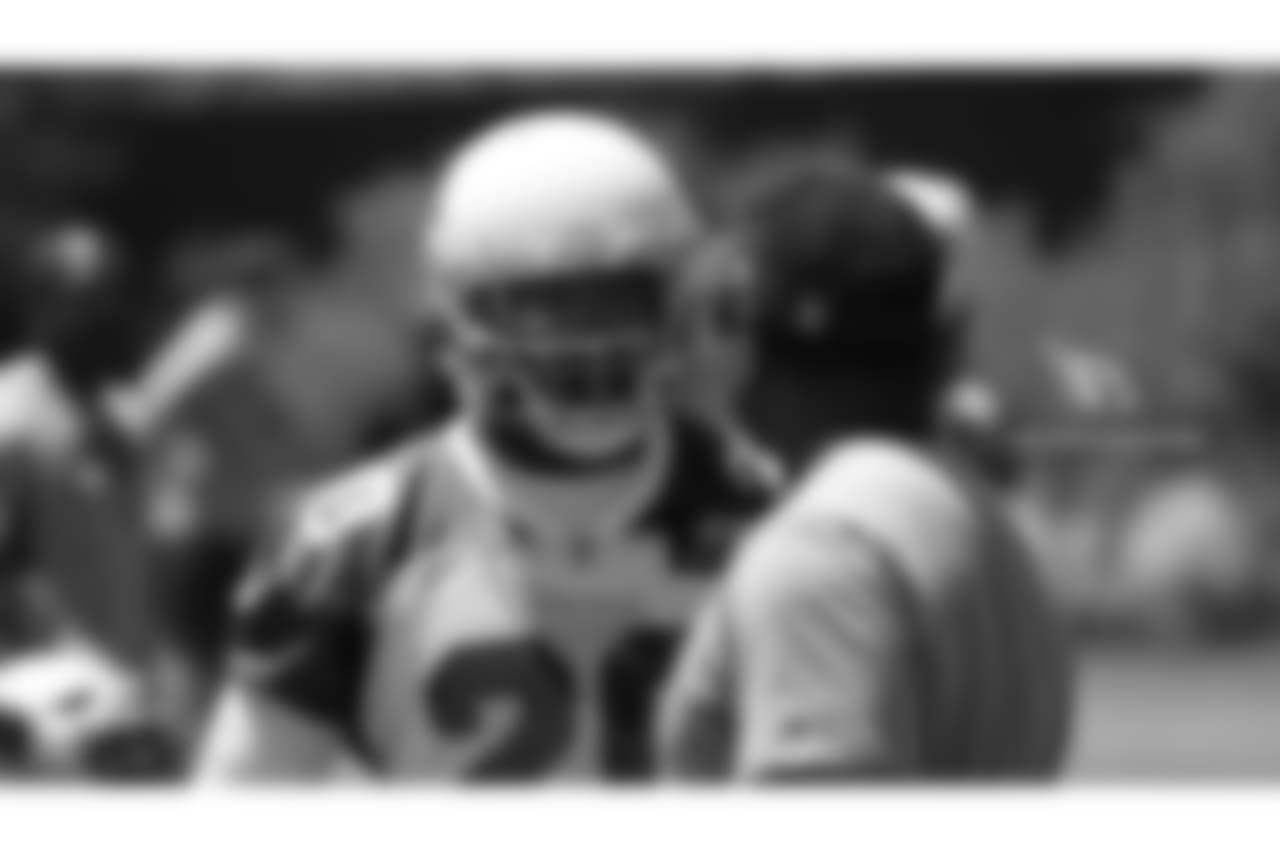 LB Deone Bucannon talks to coach Steve Wilks