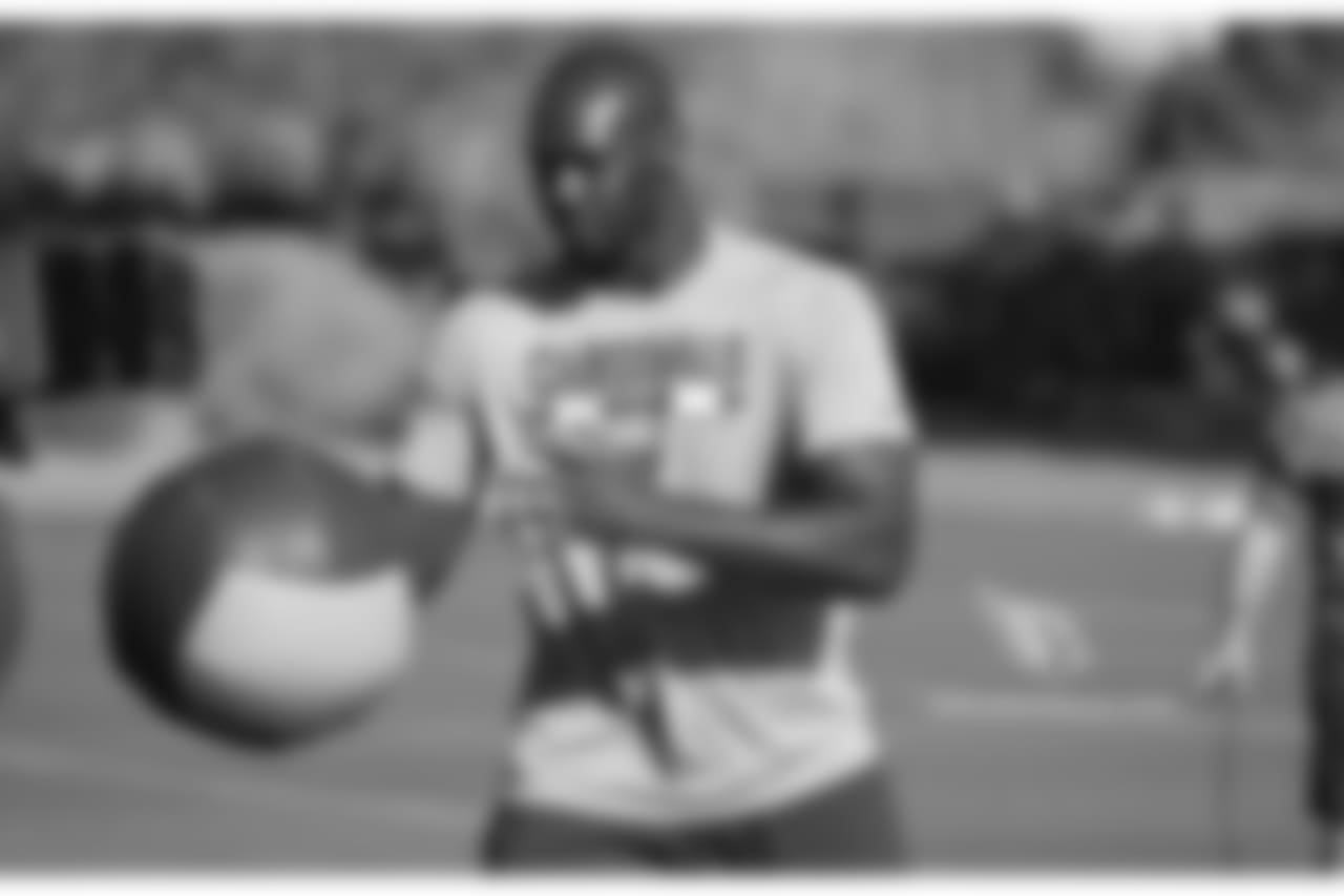 LB Chandler Jones