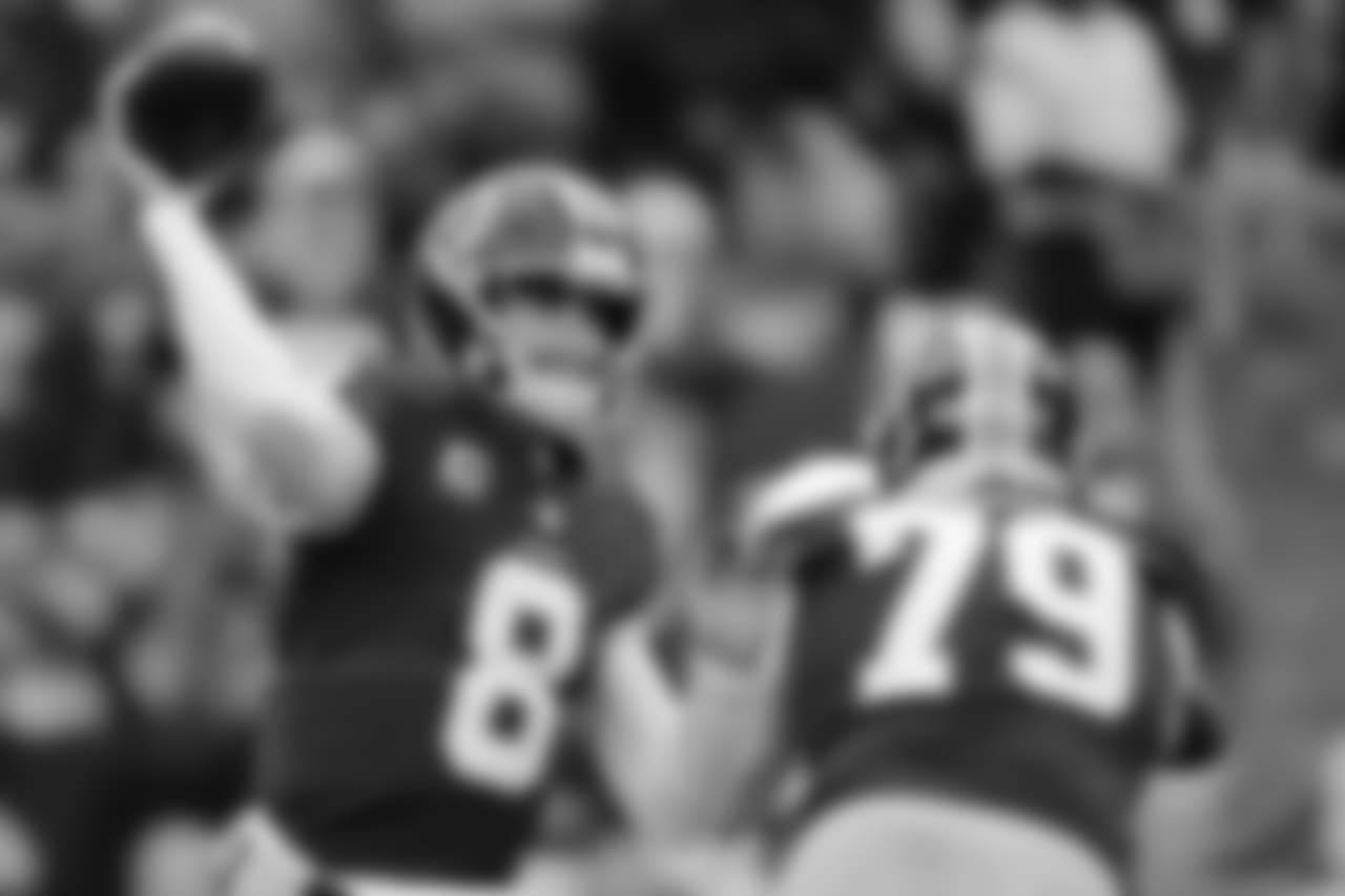 Redskins QB Kirk Cousins makes the pass
