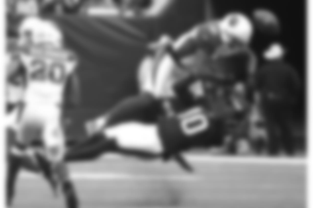 Cardinals S Antoine Bethea breaks up a pass intended for Houston WR DeAndre Hopkins