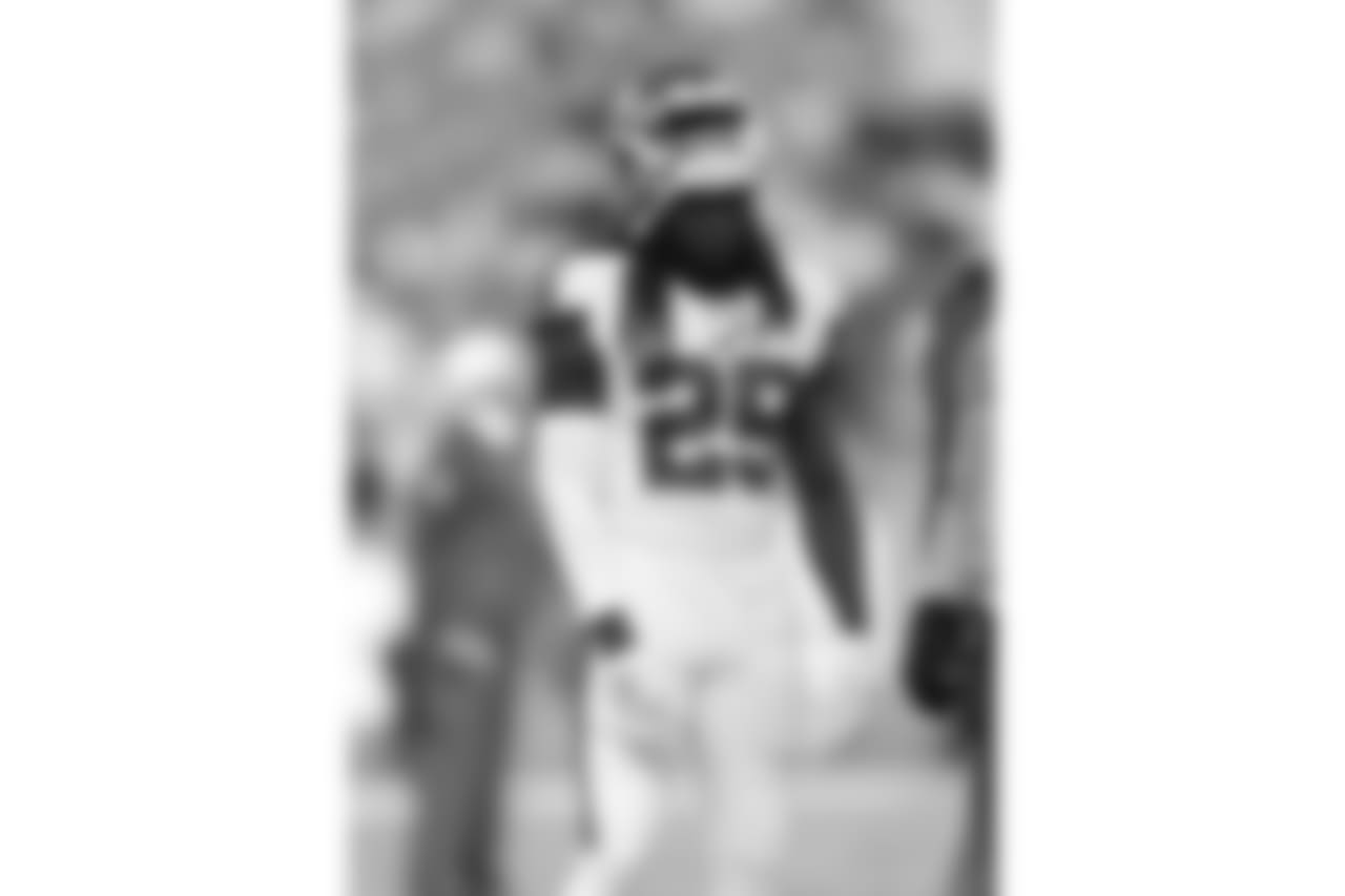 CB Brandon Dixon