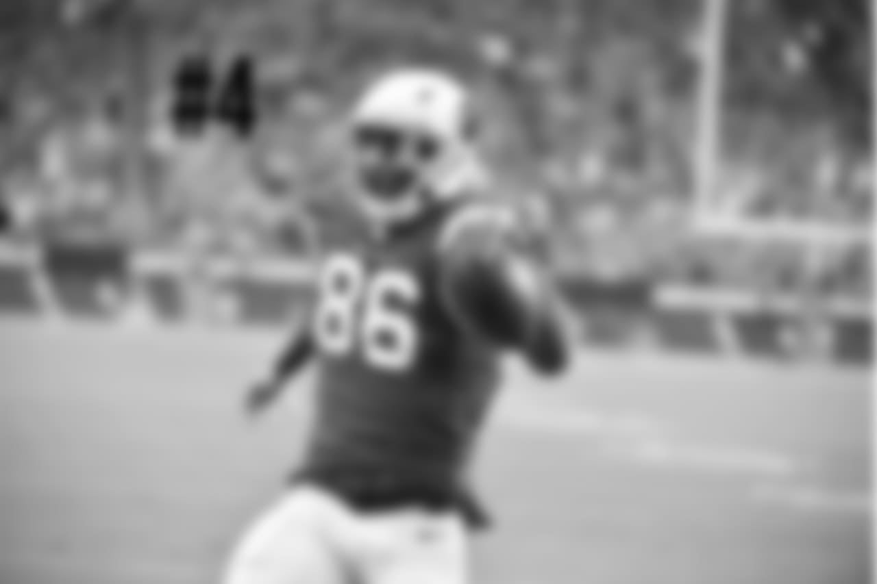 TE Ricky Seals-Jones celebrates his touchdown