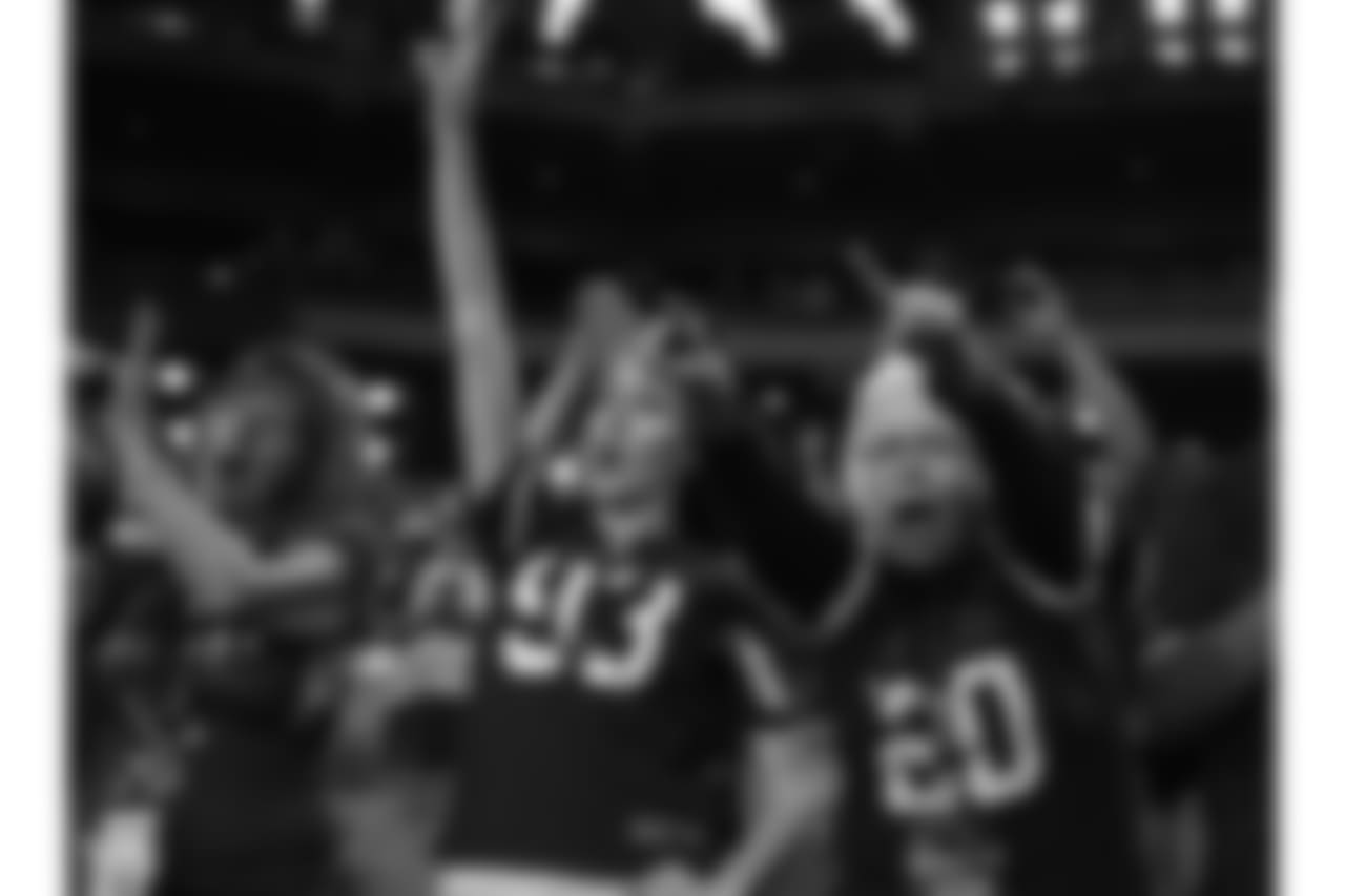 Cardinals fans get loud for the home team