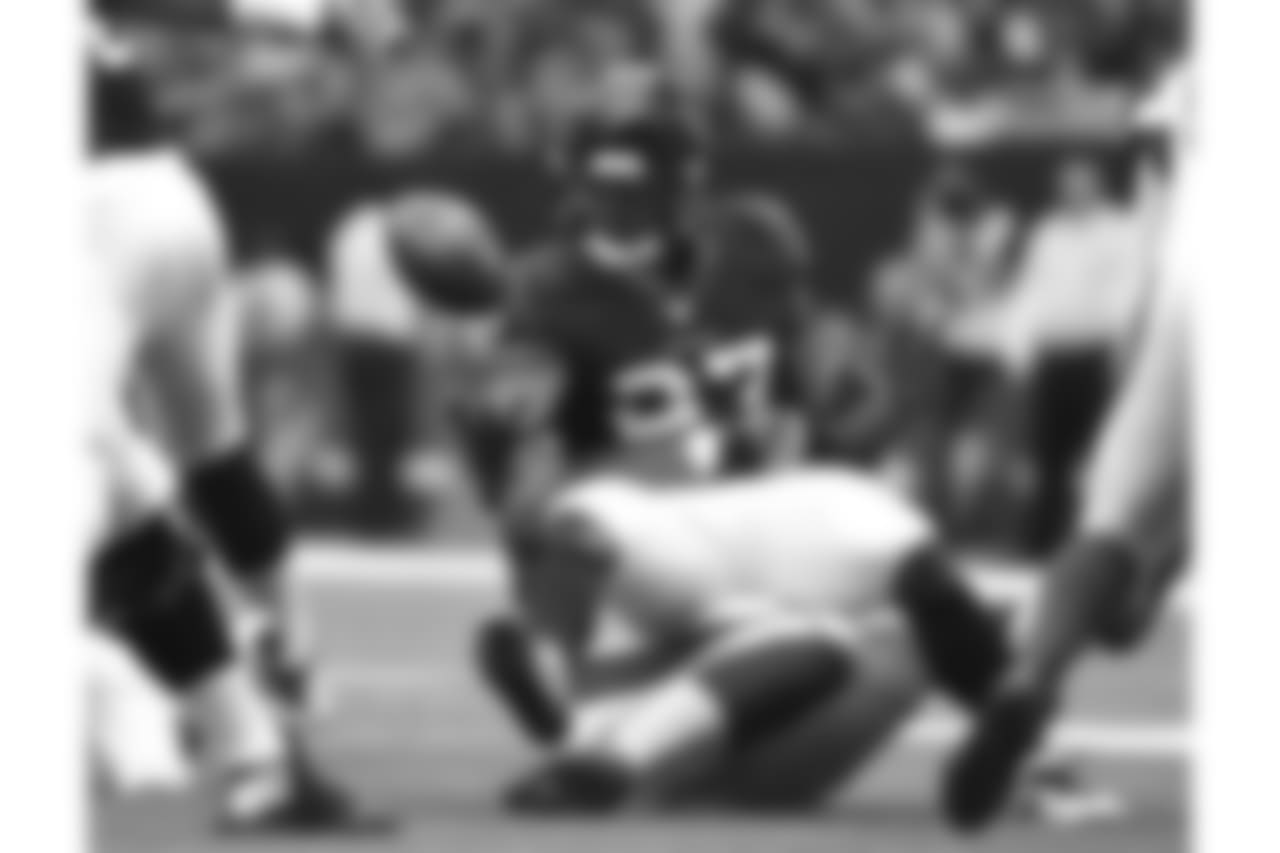 Texans RB D'Onta Foreman fumbles the ball
