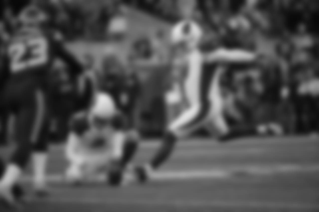 Cardinals K Phil Dawson knocks in a field goal