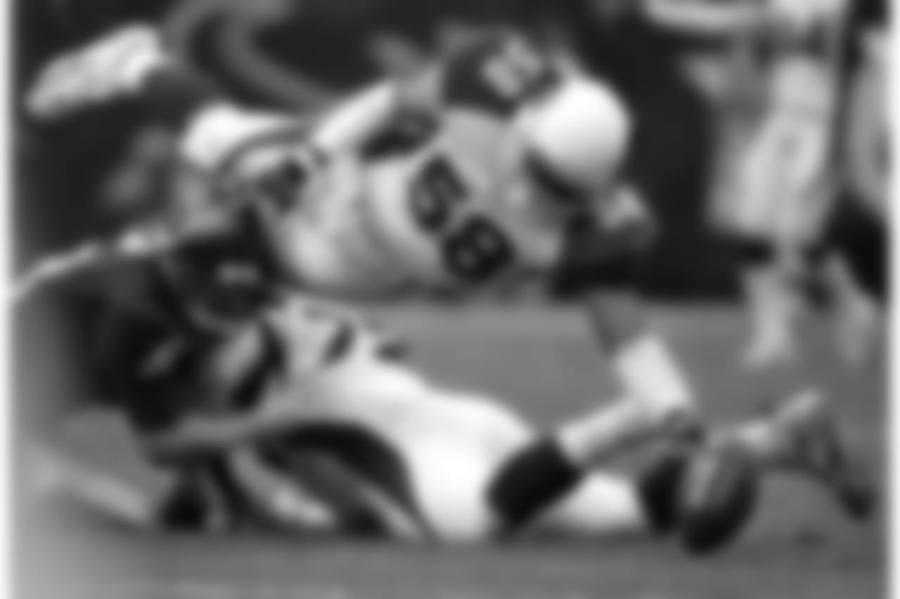 2005: LB Karlos Dansby dives on a fumble