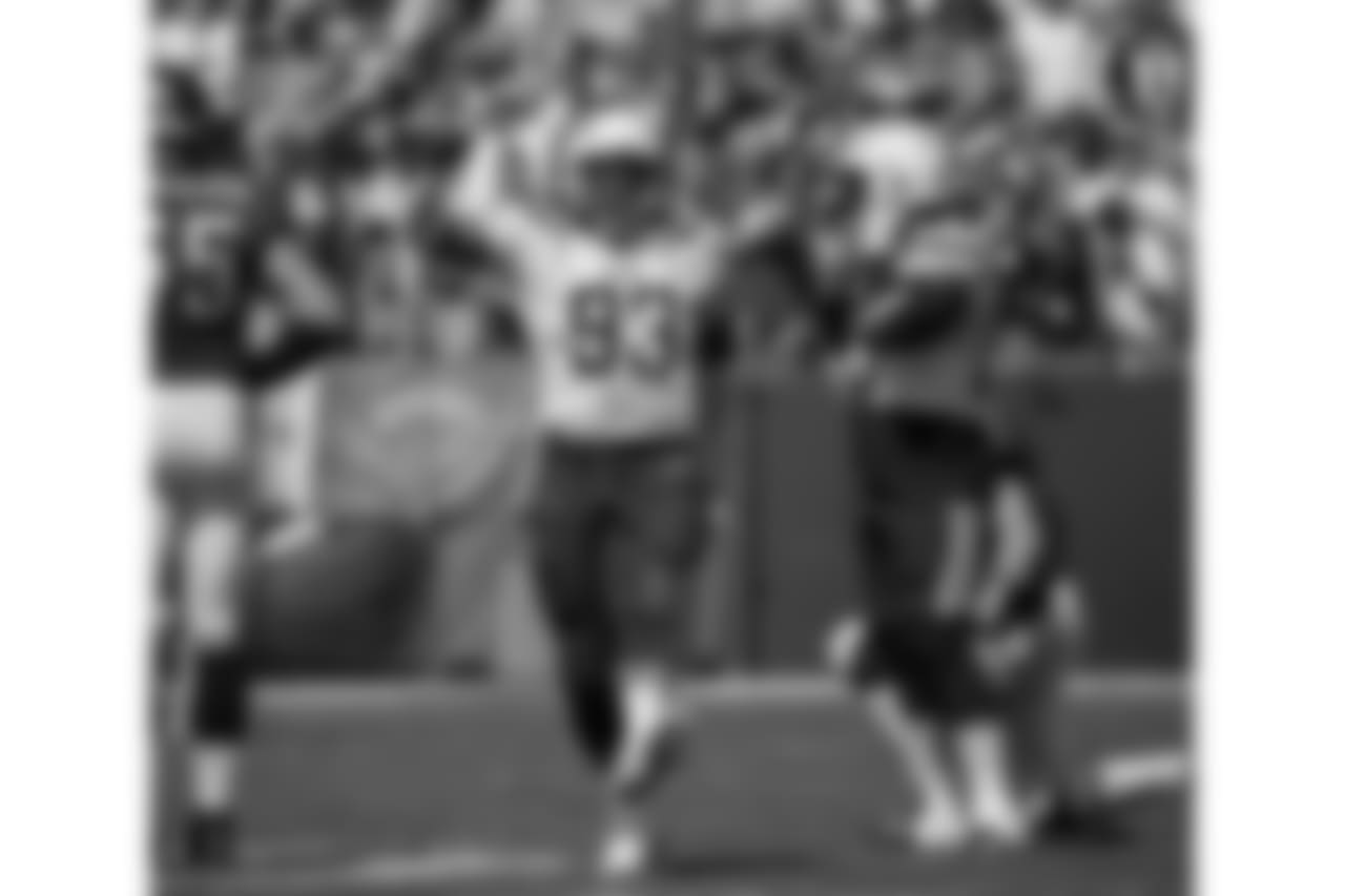 93 DE Darius Philon