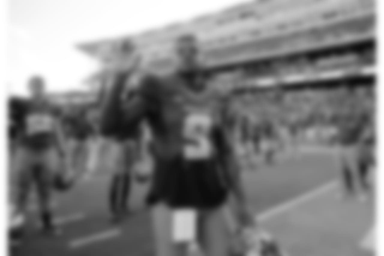 Baylor cornerback Ryan Reid (9) celebrates with the team after their 49-7 win against Kansas in an NCAA college football game, Saturday, Oct. 15, 2016, in Waco, Texas. (AP Photo/Tony Gutierrez)