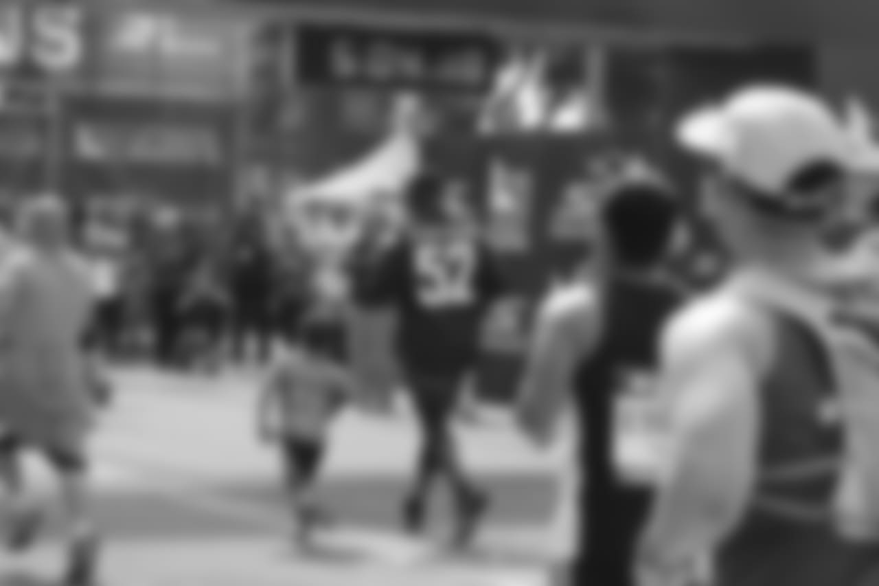 The Los Angeles Chargers participated as a corporate relay team in the Skechers Performance Los Angeles Marathon on Sunday, March 19.