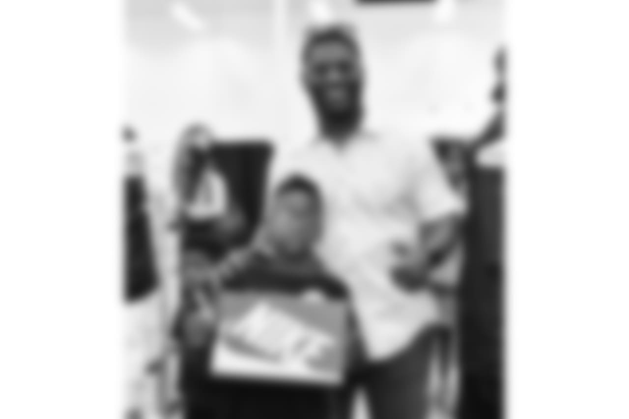 Chargers Pro Football Hall of Famer LaDainian Tomlinson and current Chargers Hunter Henry, Casey Hayward and Mike Williams headline those
who will be on-hand to help kids pick out their new shoes.