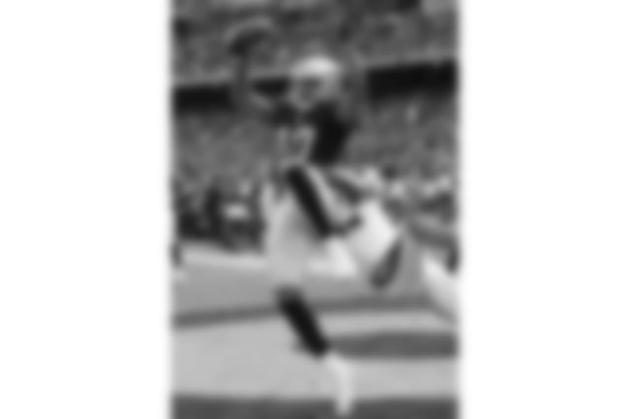 Oakland Raiders quarterback Seth Roberts (10) catches a touchdown pass during an NFL game against the Carolina Panthers on Sunday, November 27, 2016. The Raiders defeated the Panthers 35-32. (Kevin Terrell via AP)