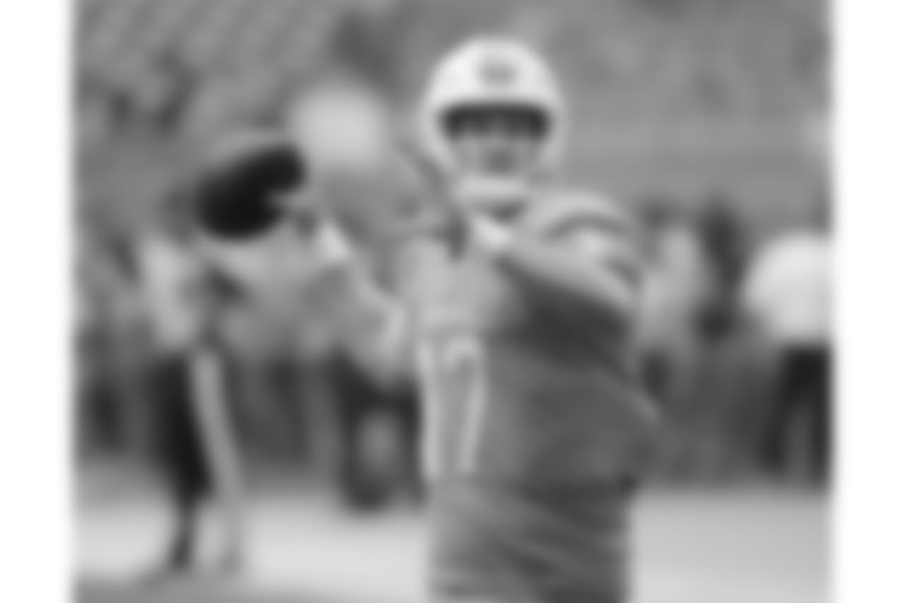Miami Dolphins quarterback Ryan Tannehill (17) warms up before an NFL football game against the New York Jets, Sunday, Nov. 6, 2016, in Miami Gardens, Fla. AP Photo/Wilfredo Lee)