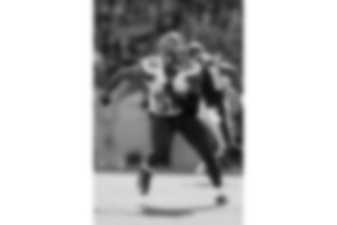 Cleveland Browns linebacker Christian Kirksey (58) closes to the ball in action against the Pittsburgh Steelers Sunday November 15, 2015 in Pittsburgh, Pa. (Damian Strohmeyer via AP)