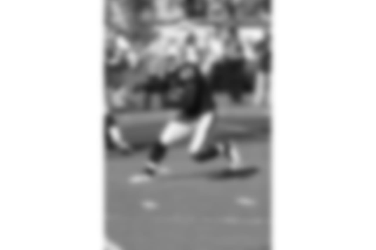 Oakland Raiders running back Jamize Olawale (49) runs with the ball during a preseason NFL football game against the Tennessee Titans, Saturday, August 27, 2016 in Oakland. The Titans won the game 27-14. (Paul Jasienski via AP)
