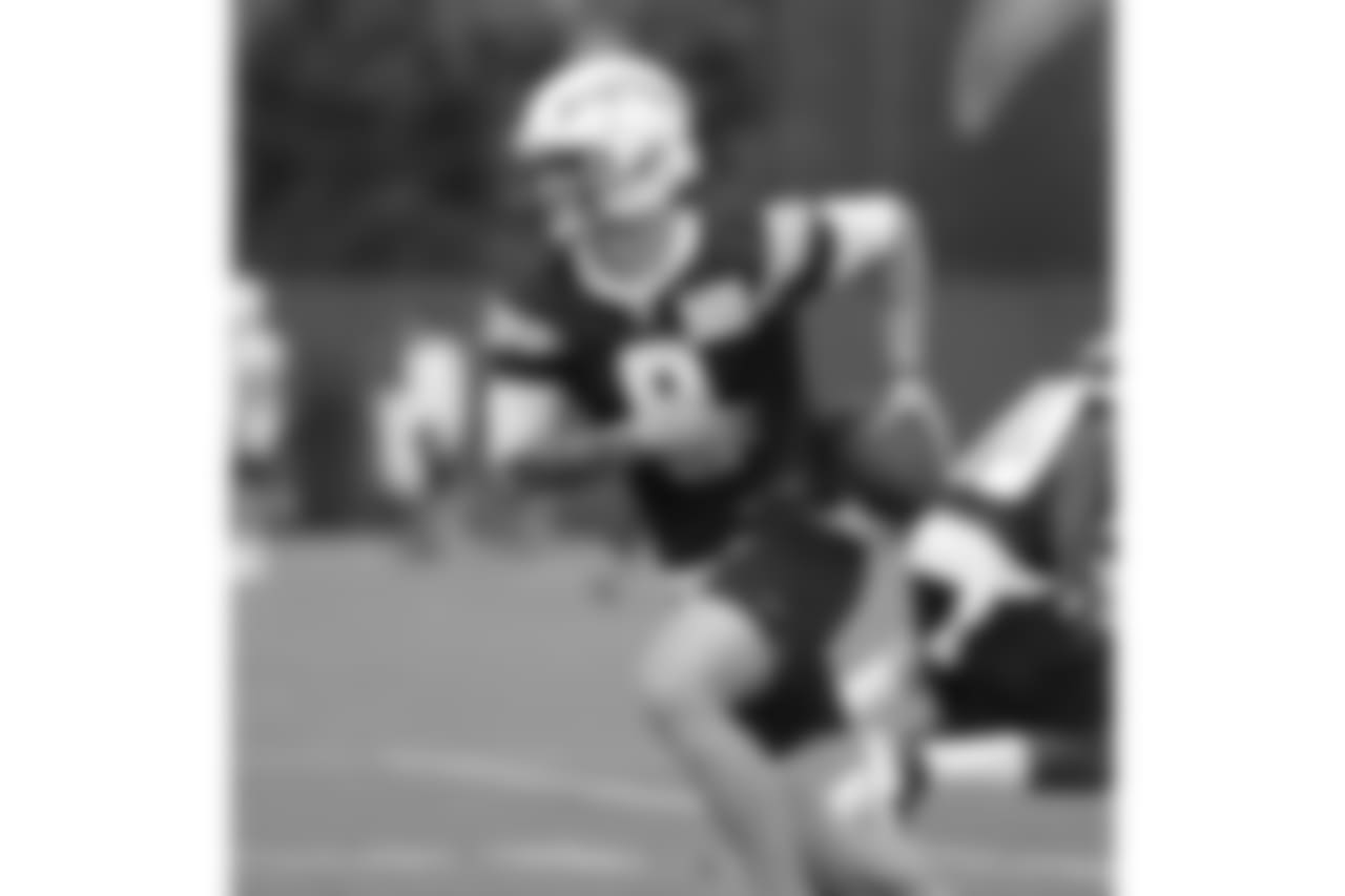 9 QB Nic Shimonek