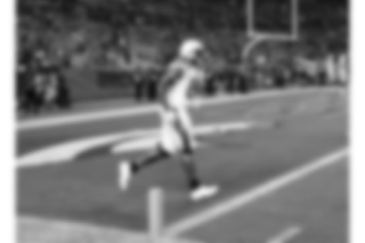 Los Angeles Chargers tight end Antonio Gates (85) takes the field prior to an NFL football game against the Denver Broncos, Monday, Sept. 11, 2017, in Denver. (AP Photo/David Zalubowski)