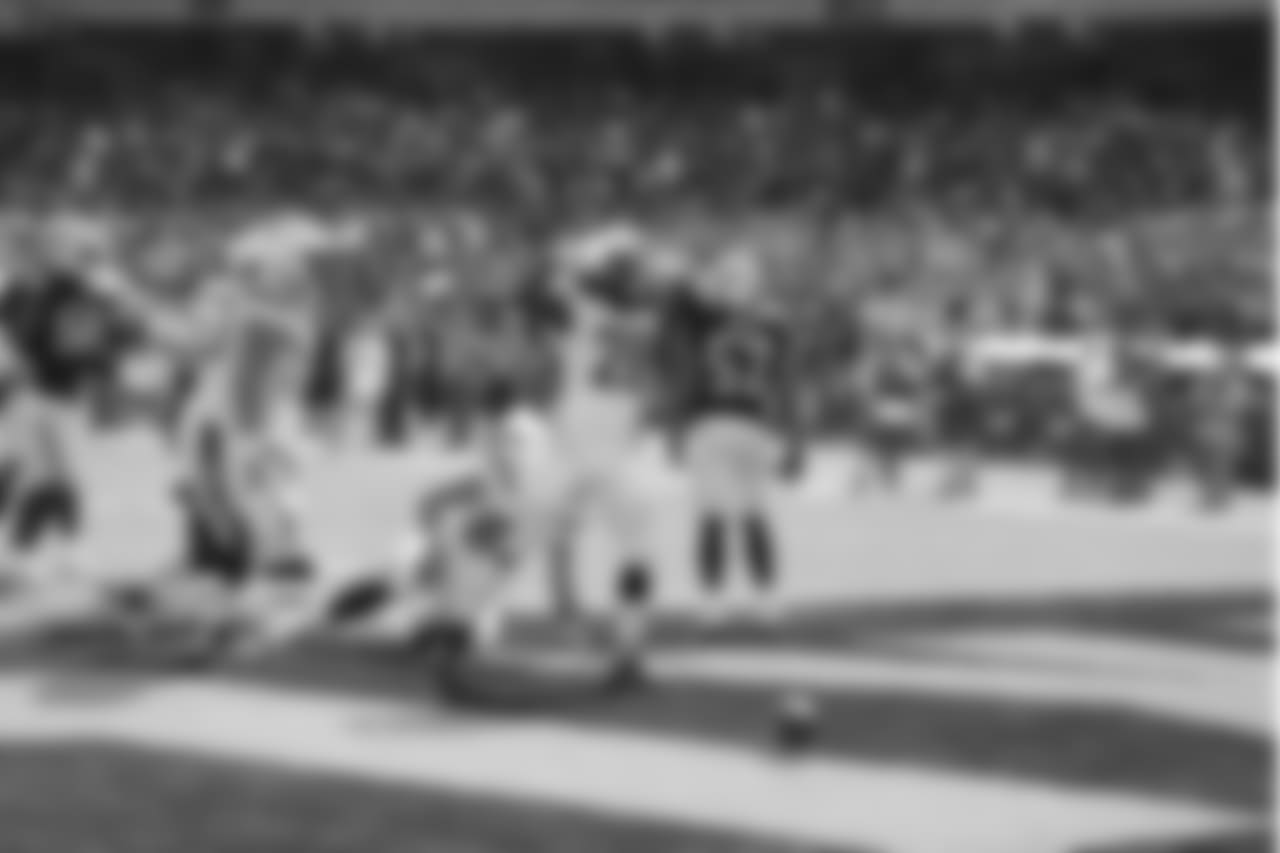 Los Angeles Chargers running back Melvin Gordon (28) celebrates after scoring a touchdown against the Oakland Raiders during the first half of an NFL football game in Oakland, Calif., Sunday, Oct. 15, 2017. (AP Photo/Ben Margot)