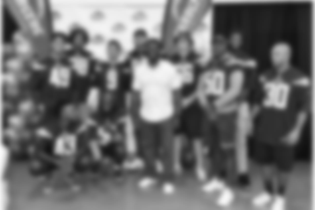 Chargers Pro Football Hall of Famer LaDainian Tomlinson and current Chargers Hunter Henry, Casey Hayward and Mike Williams headline those
who will be on-hand to help kids pick out their new shoes.