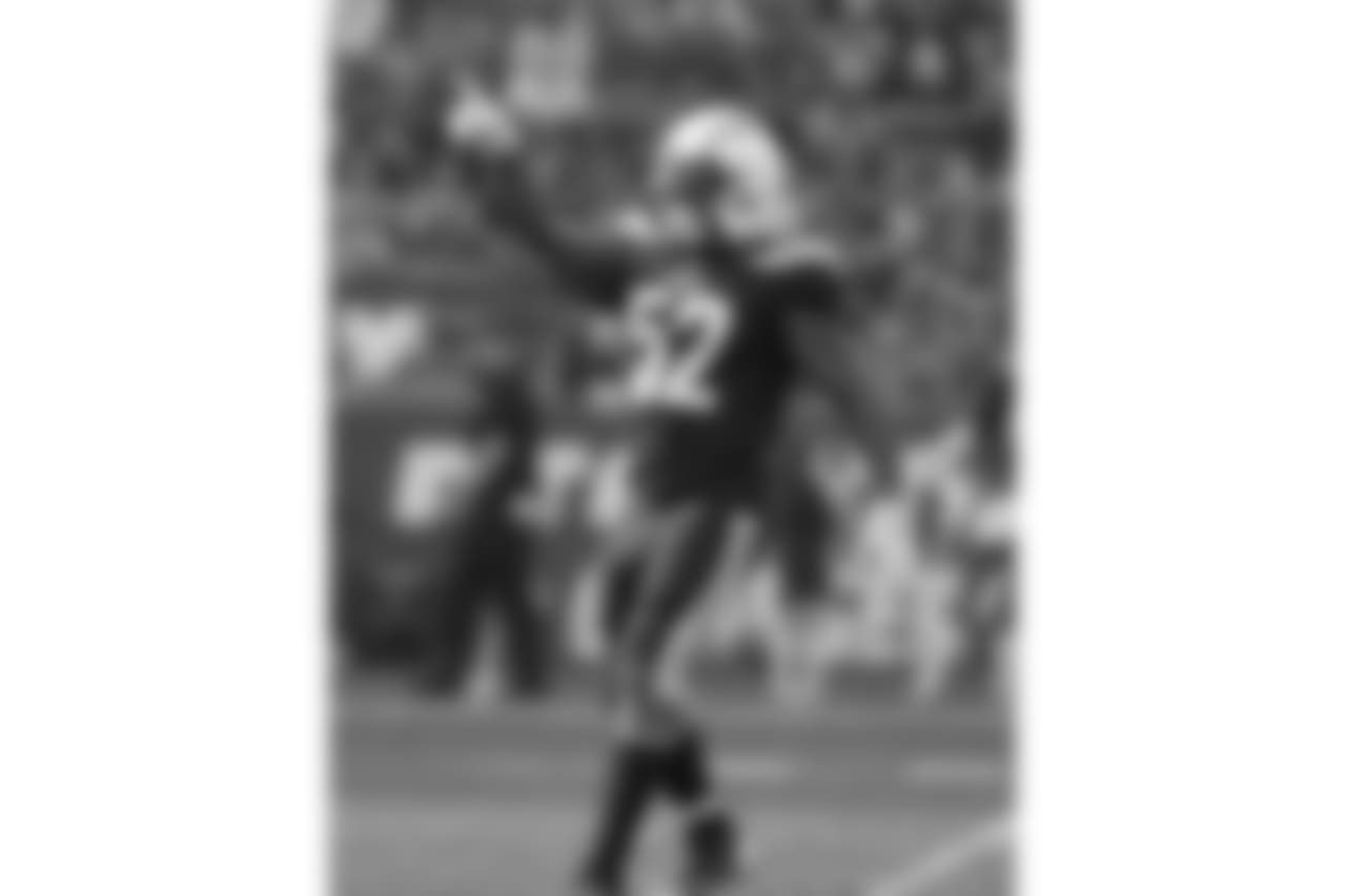 52 LB Denzel Perryman