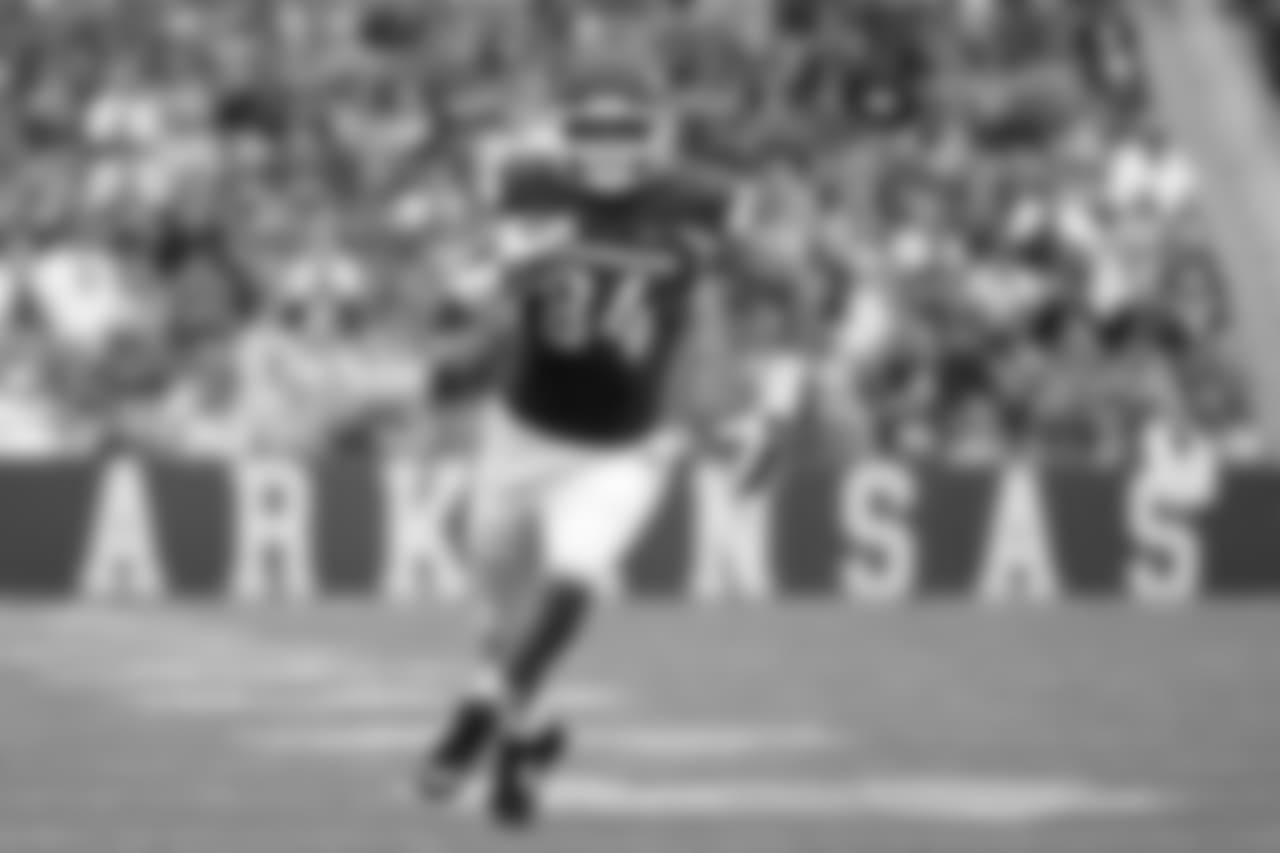 Arkansas tight end Hunter Henry carries in the first half of an NCAA college football game in Fayetteville, Ark., Friday, Sept. 6, 2014. (AP Photo/Sarah Bentham)