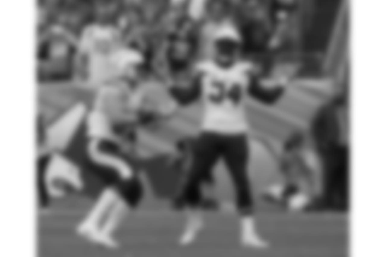 103016_sdvsden_308_0.jpg
